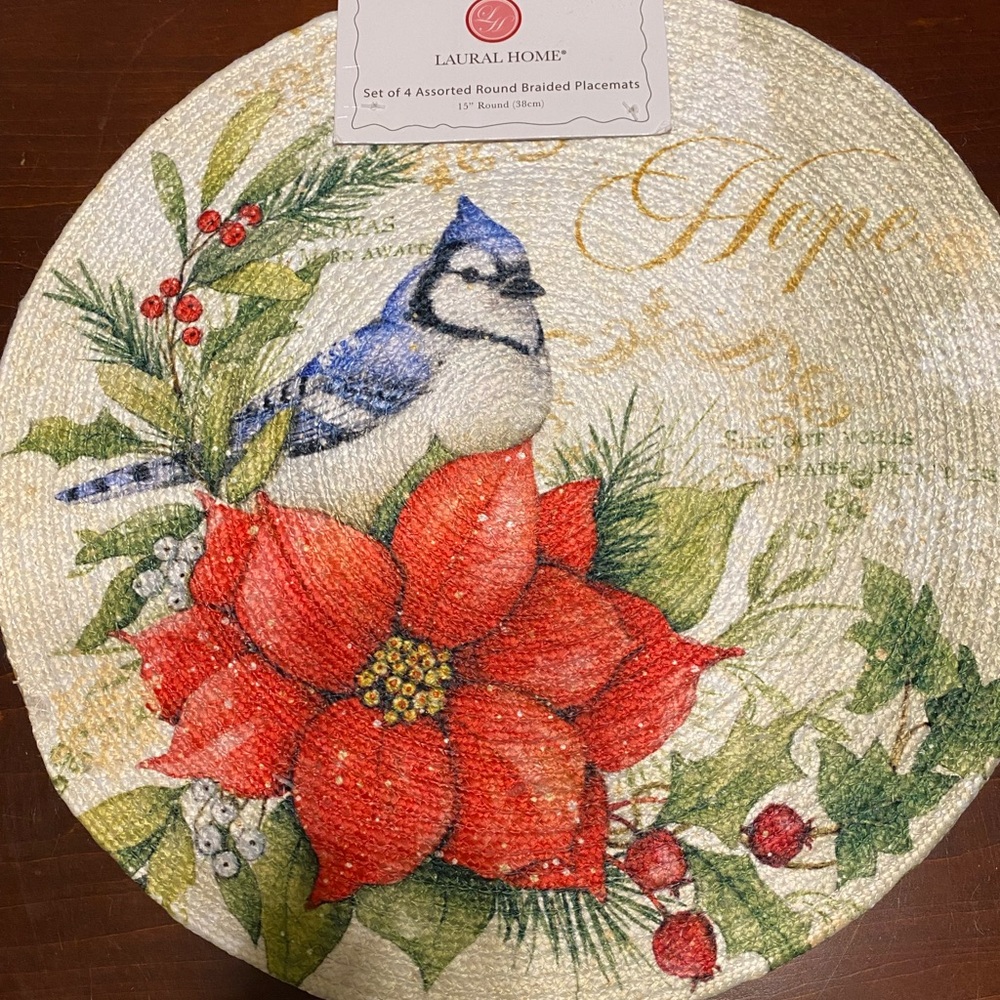 4 Placemats, 2 Kitchen Towels, and 1 Pot Holder NWT